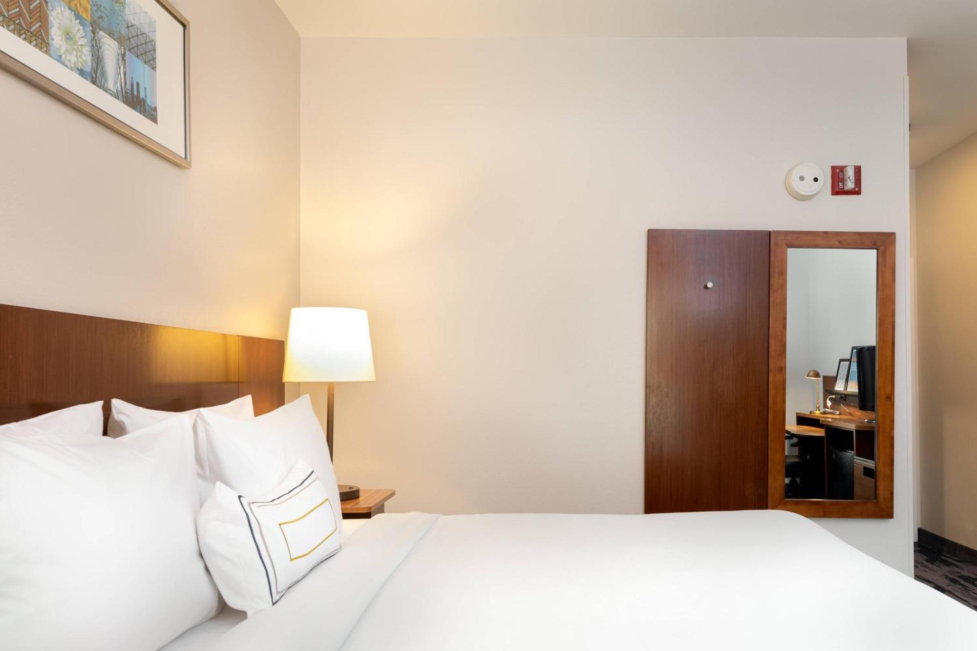 Fairfield & Airport 3*