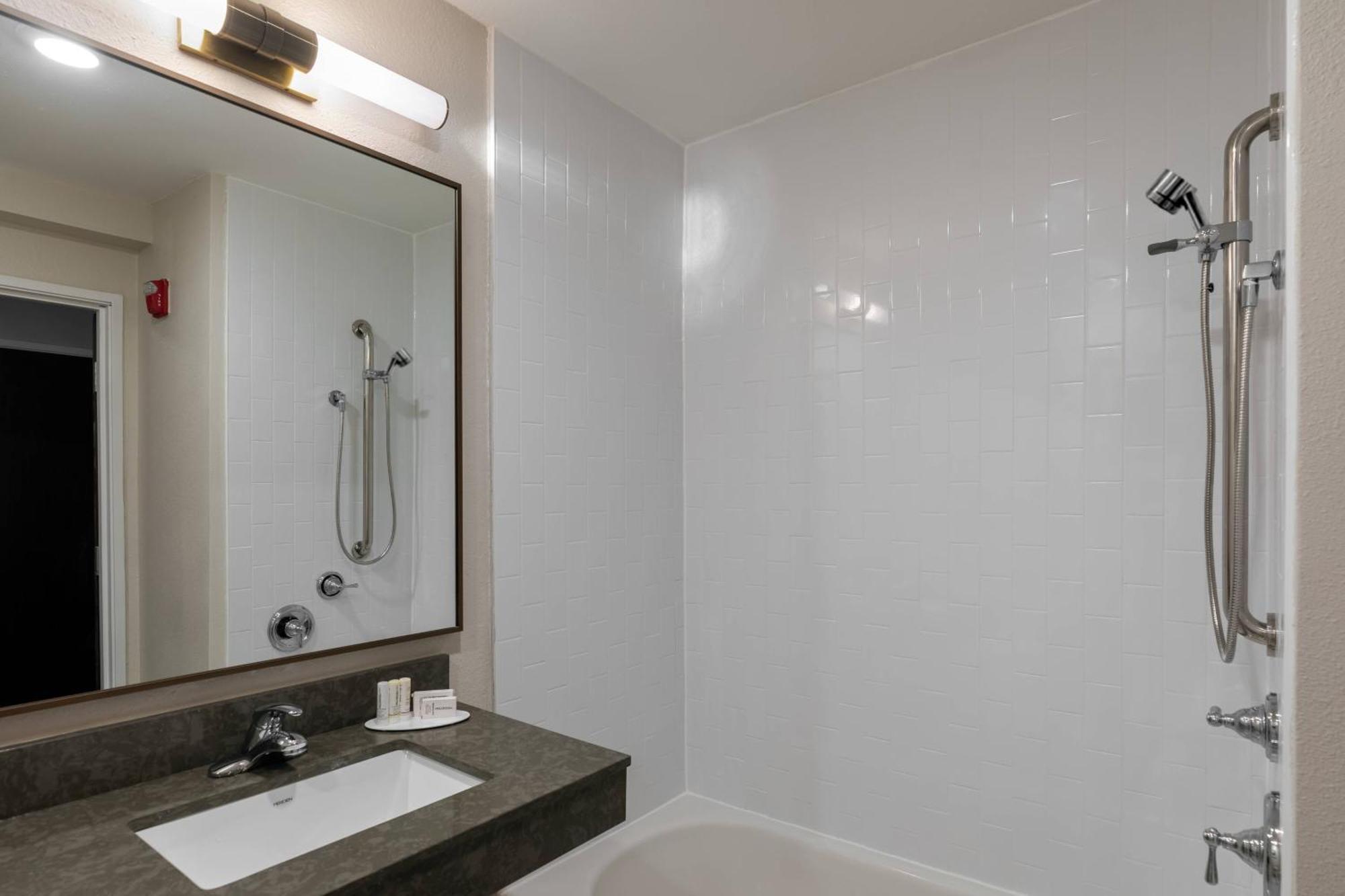 Fairfield & Airport Hotel