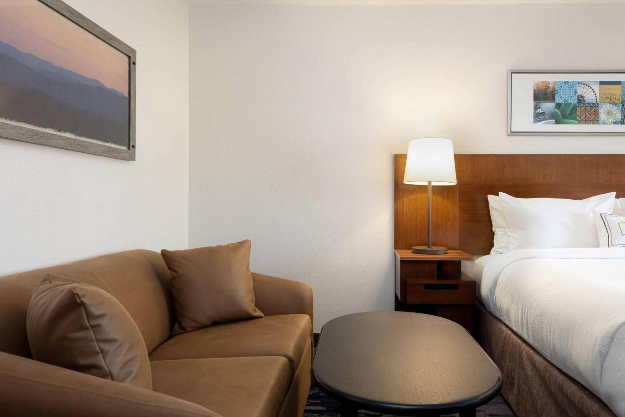 Fairfield & Airport Hotel 3*