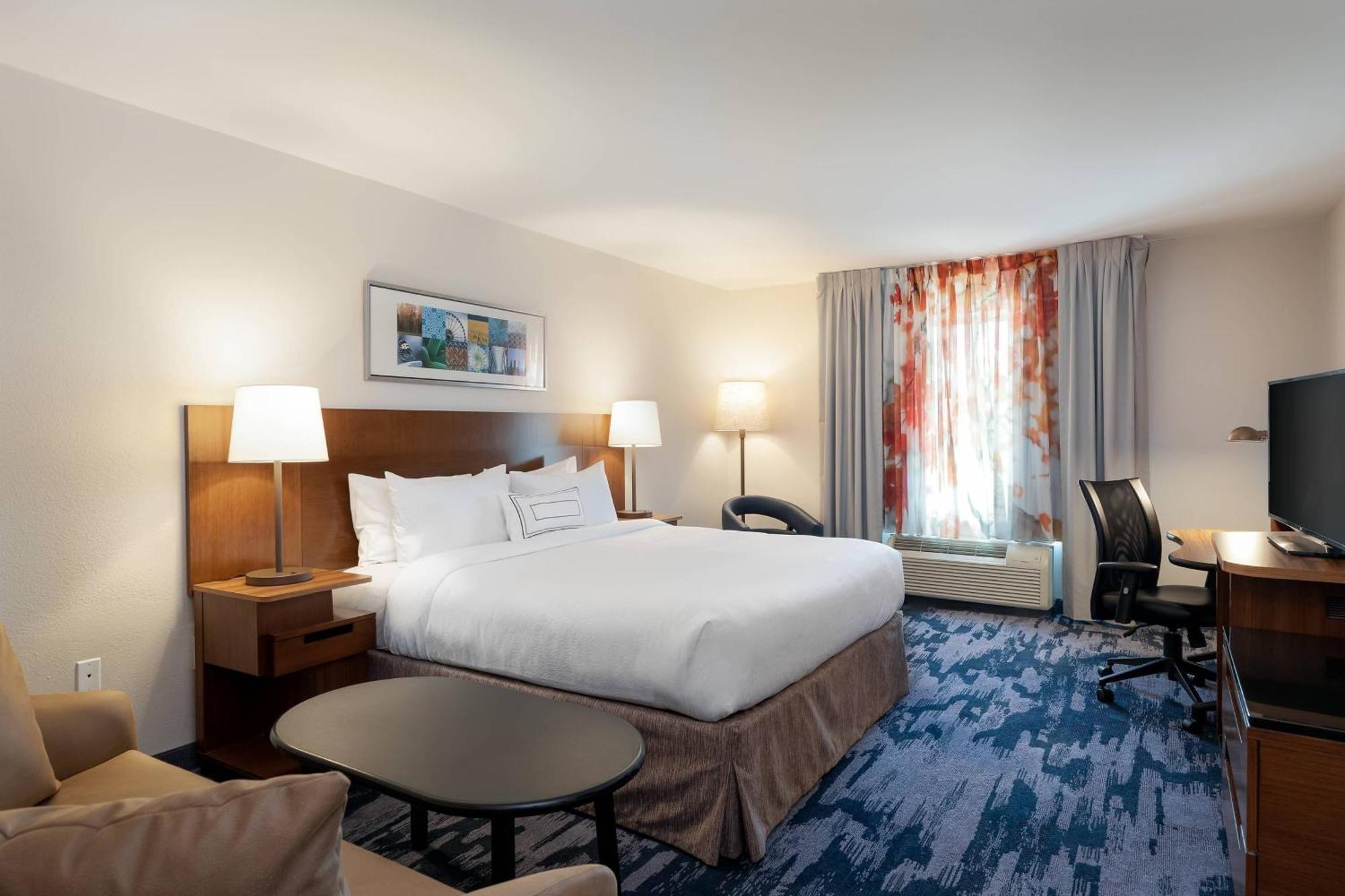 Hotel Fairfield & Airport 3*