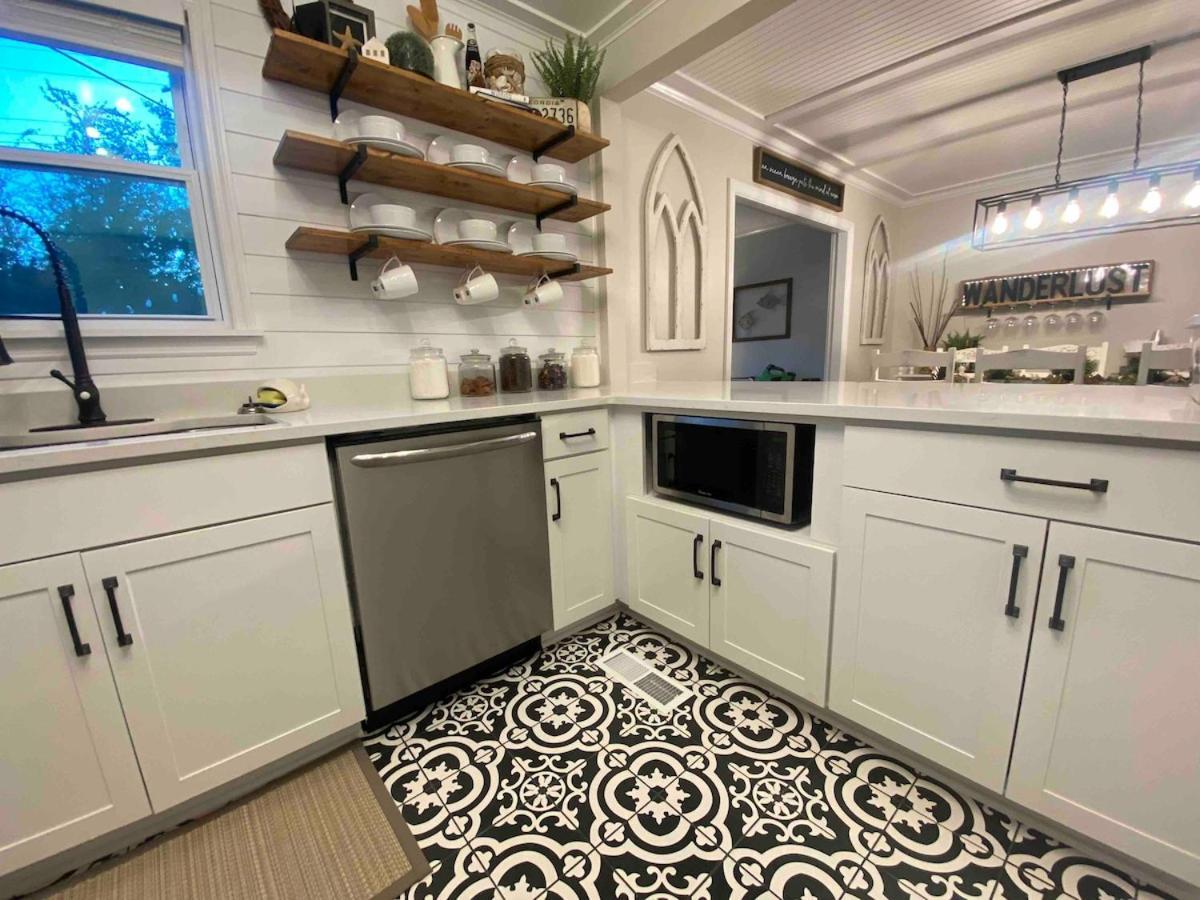 Cozy Cottage-modern Comforts, Warm Charm * Savannah