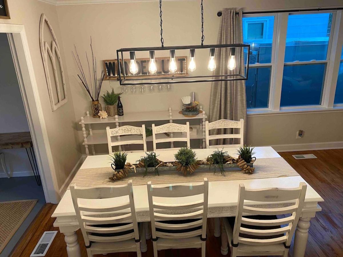 Cozy Cottage-modern Comforts, Warm Charm *