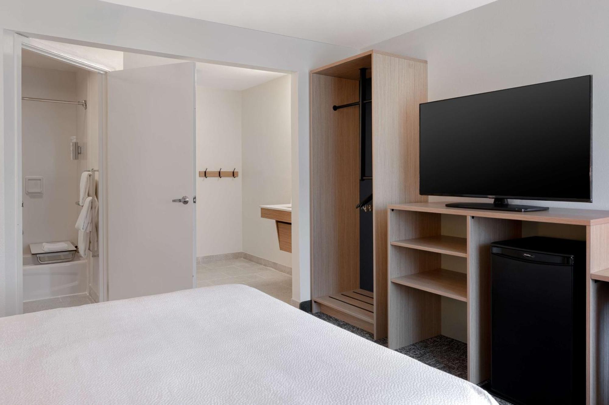 Spark By Hilton Midtown Hotel 3*
