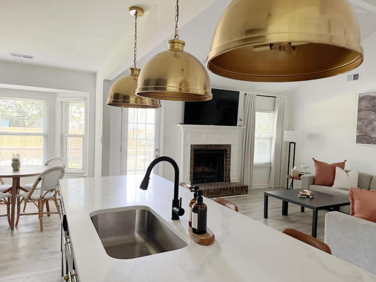 Holiday home Modern Near & Dog Friendly