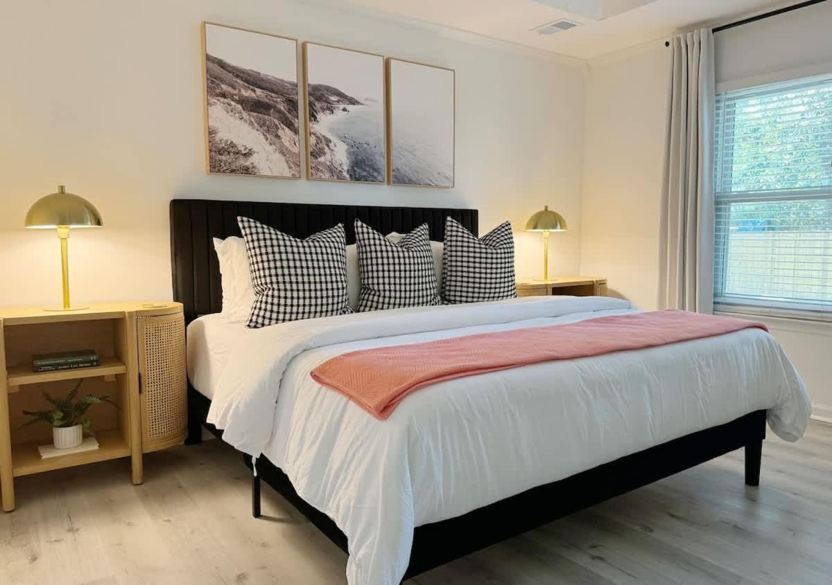 Modern Near & Dog Friendly *