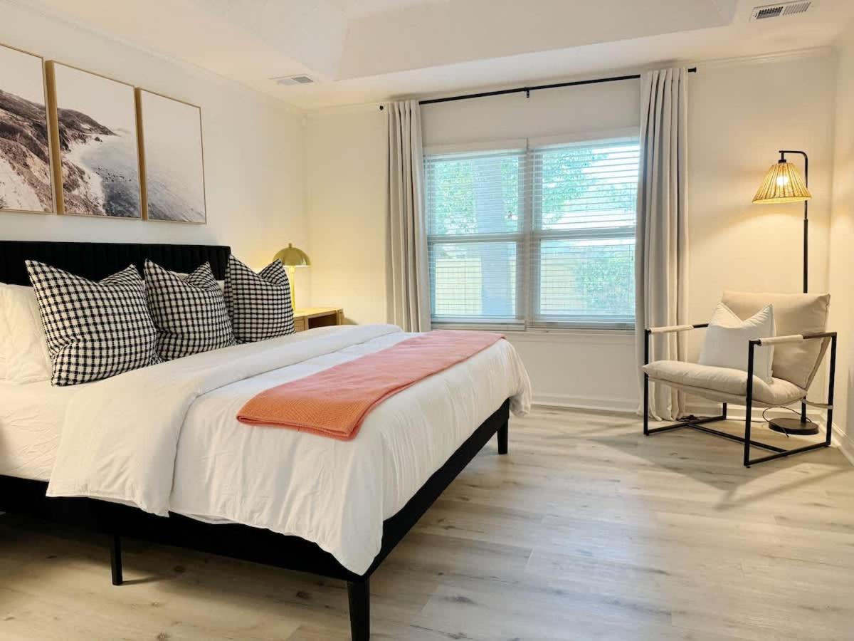 Modern Near & Dog Friendly Savannah