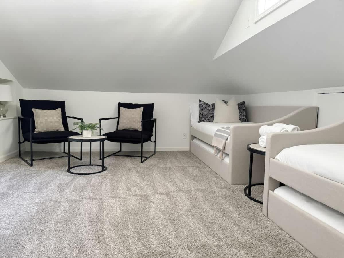 Modern Near & Dog Friendly * Savannah