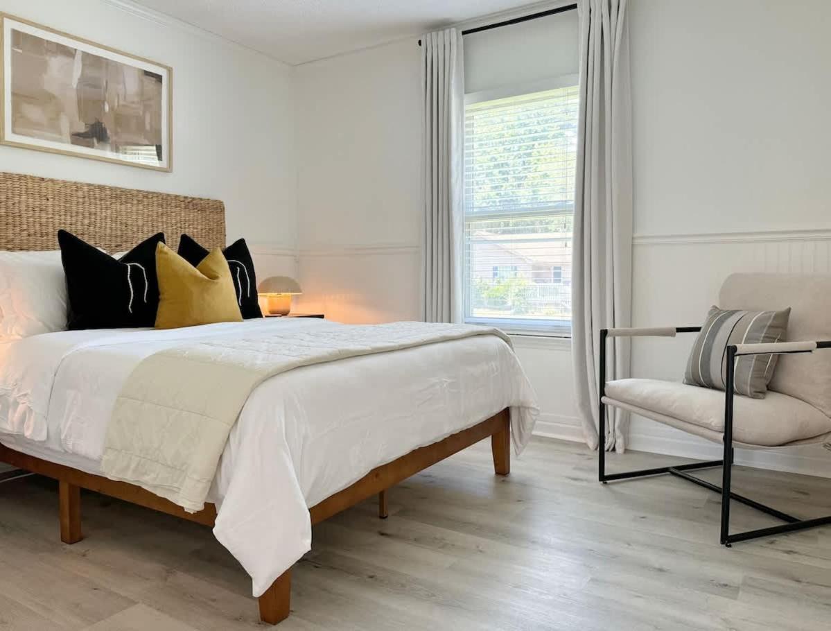 Holiday home Modern Near & Dog Friendly Savannah