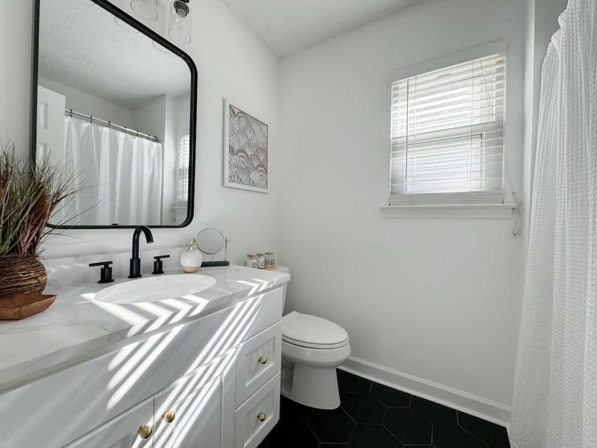Modern Near & Dog Friendly