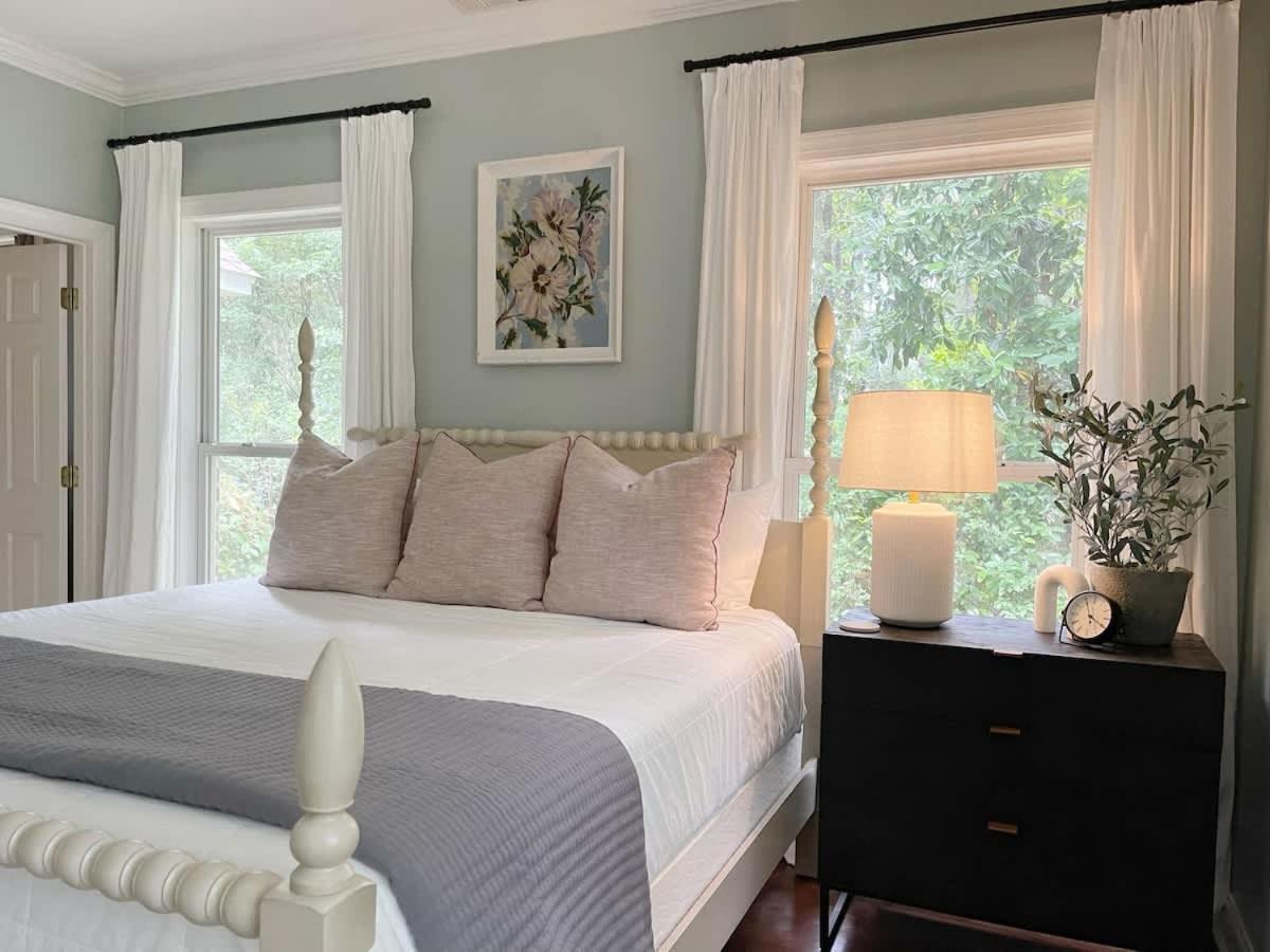 Sophisticated And Luxurious Details- Sleeps 18 * Savannah