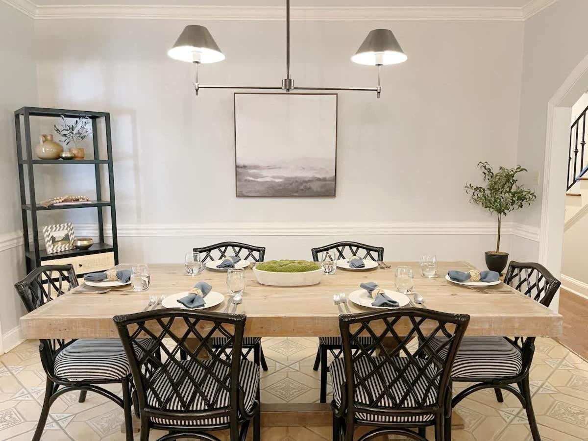 Sophisticated And Luxurious Details- Sleeps 18 Holiday home *