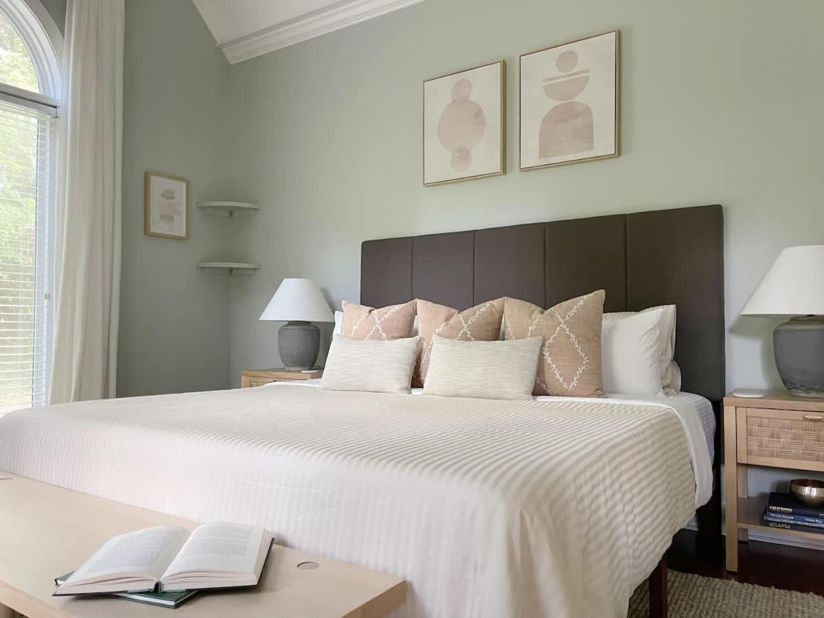 Sophisticated And Luxurious Details- Sleeps 18