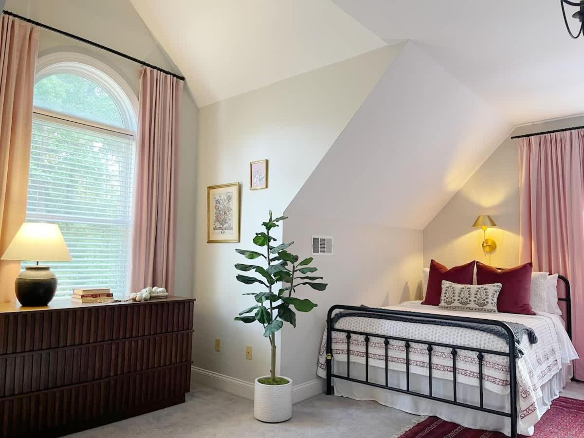 Holiday home Sophisticated And Luxurious Details- Sleeps 18 *
