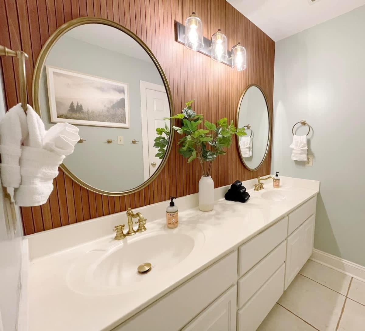 Sophisticated And Luxurious Details- Sleeps 18 Holiday home *