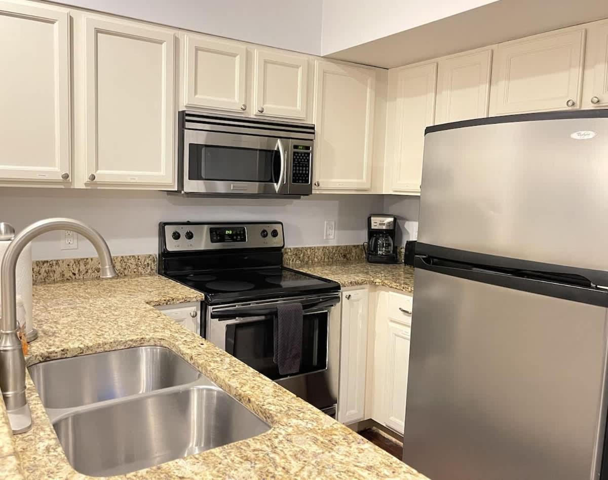 Bee On Broughton - Astonishing Downtown Sav Apartment *