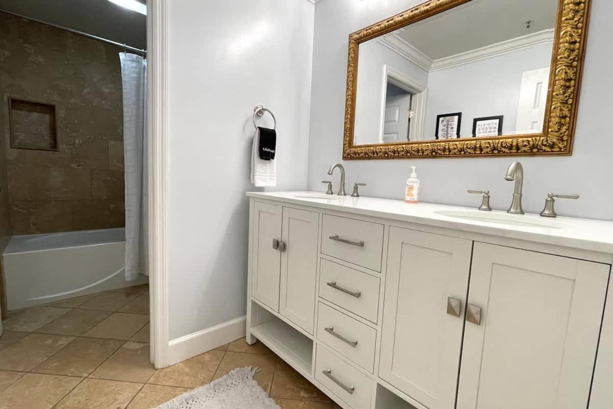 Apartment Bee On Broughton - Astonishing Downtown Sav Savannah