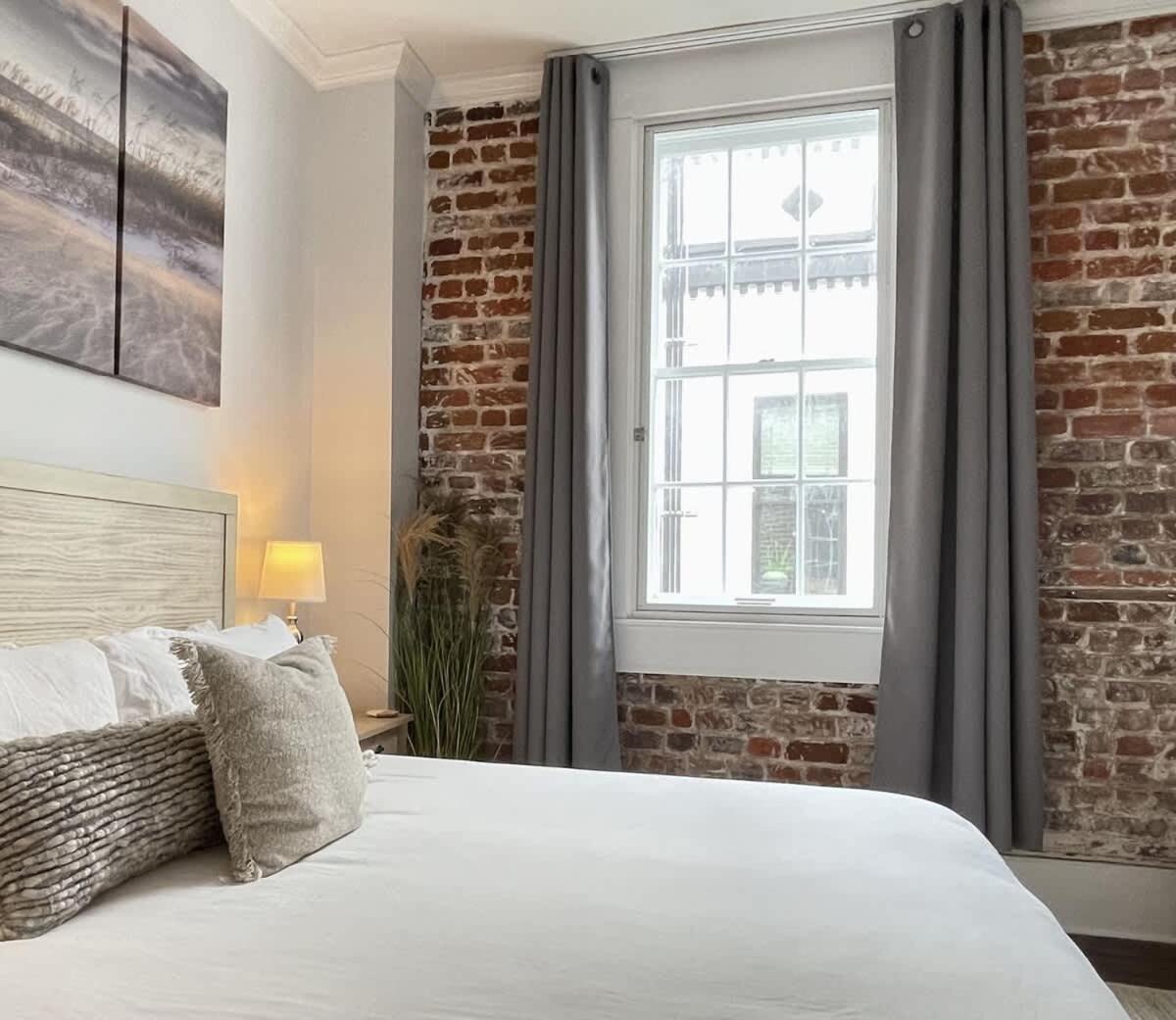 Apartment Bee On Broughton - Astonishing Downtown Sav Savannah