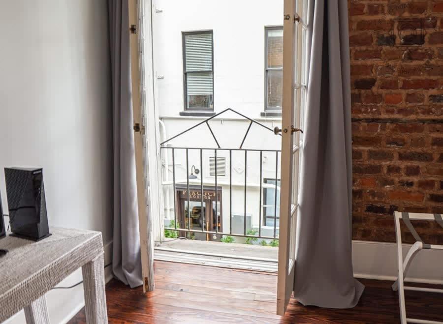 Apartment Bee On Broughton - Astonishing Downtown Sav