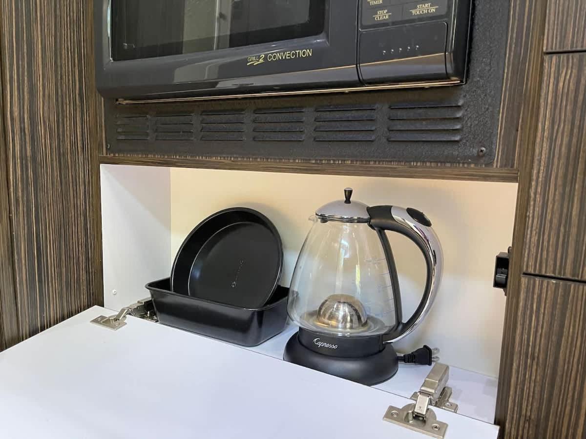 Campsite Silver Belle Airstream Glamper Near Tybee & Savannah