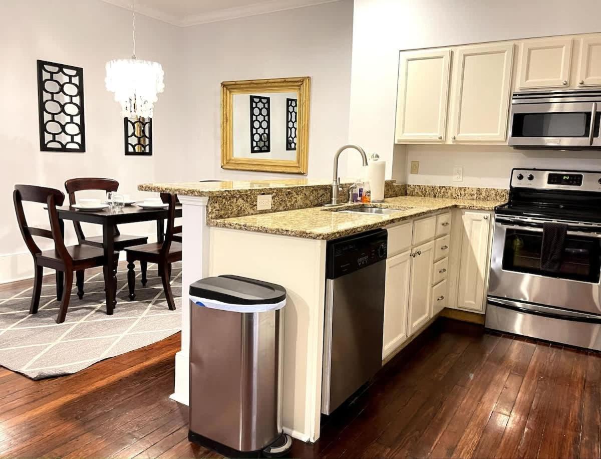 Bee On Broughton - Astonishing Downtown Sav Apartment *