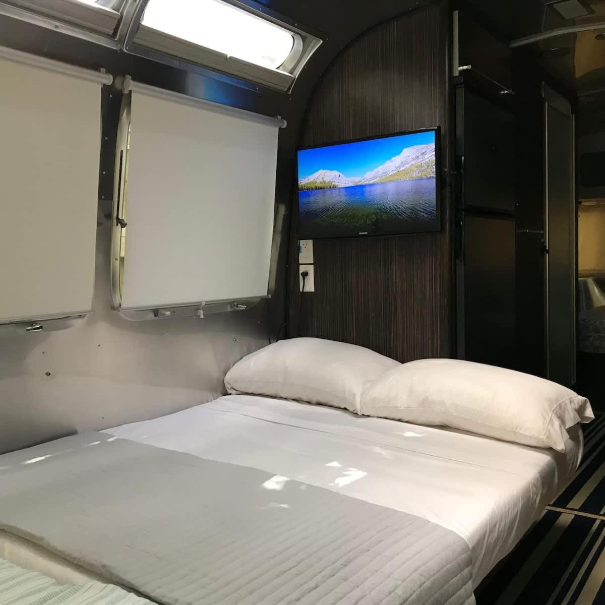 Silver Belle Airstream Glamper Near Tybee & Campsite Savannah