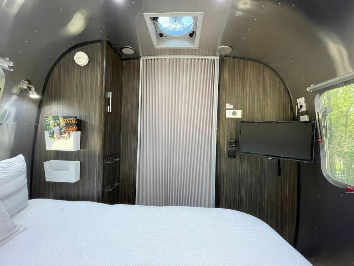 Silver Belle Airstream Glamper Near Tybee & Campsite *