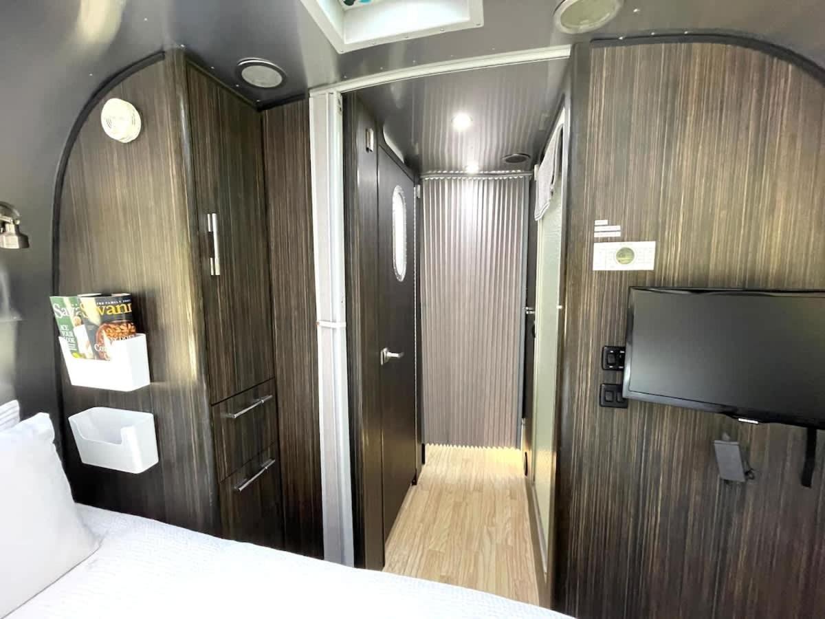 Silver Belle Airstream Glamper Near Tybee & Savannah