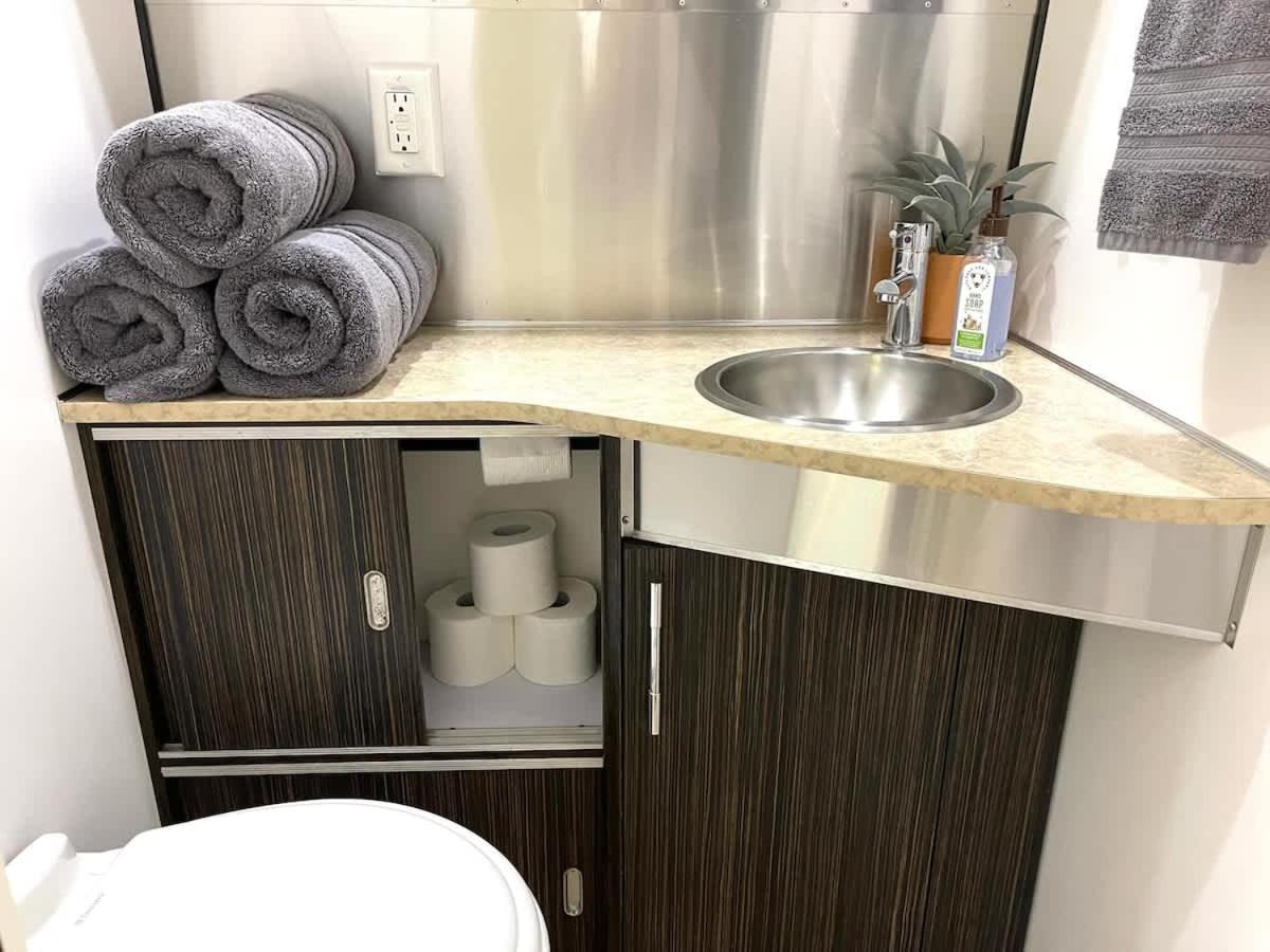 Silver Belle Airstream Glamper Near Tybee &