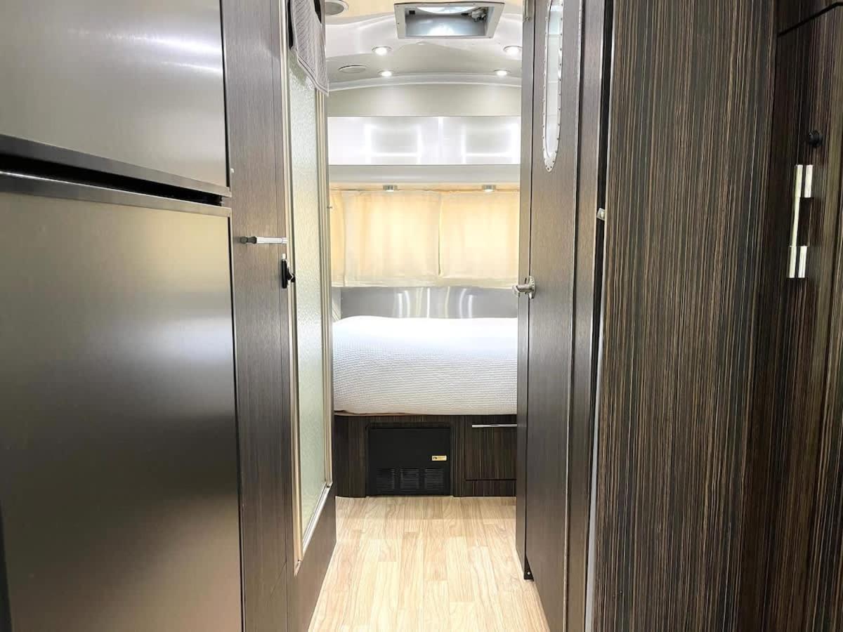Campsite Silver Belle Airstream Glamper Near Tybee &