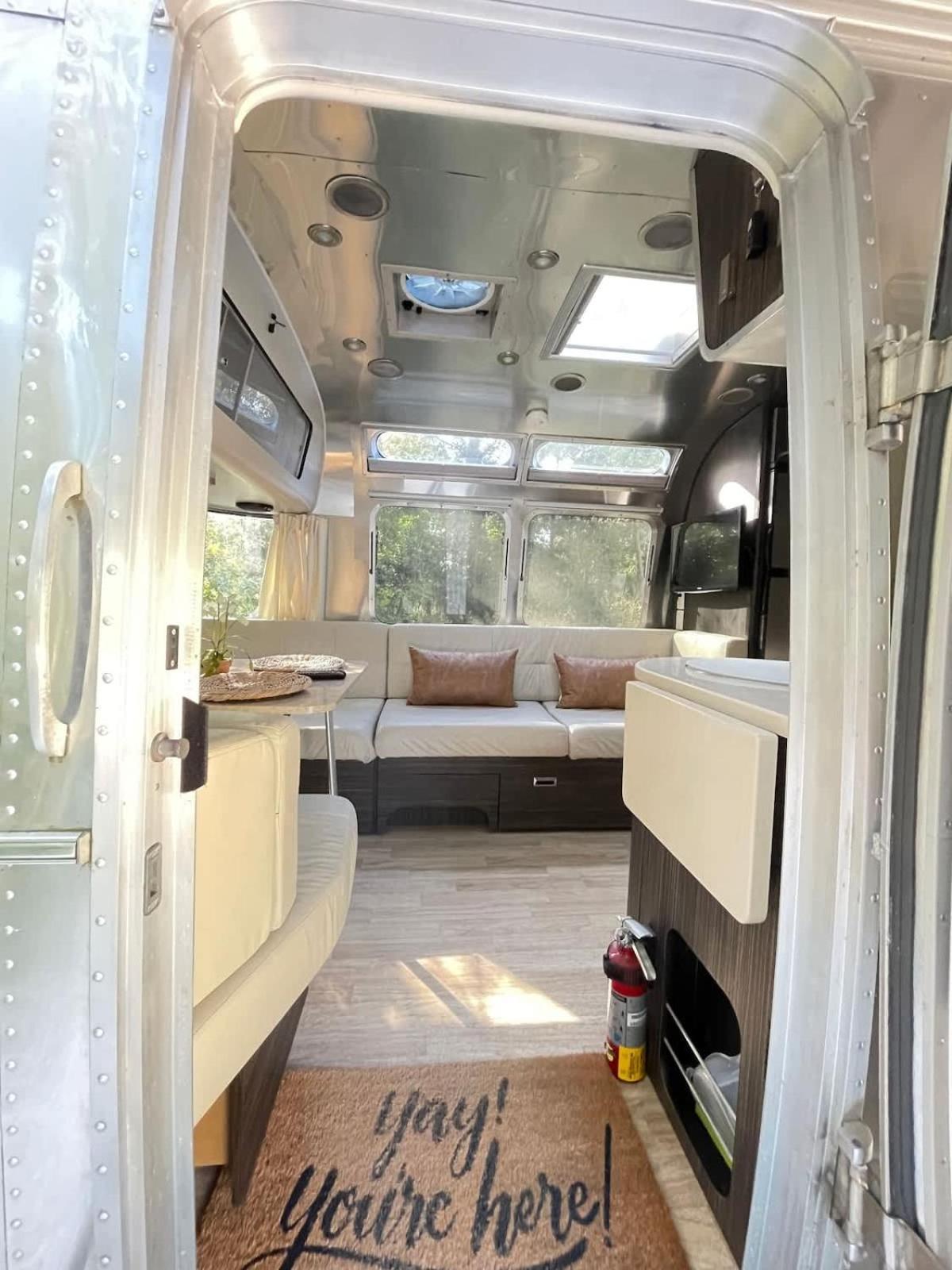 Silver Belle Airstream Glamper Near Tybee & Campsite Savannah