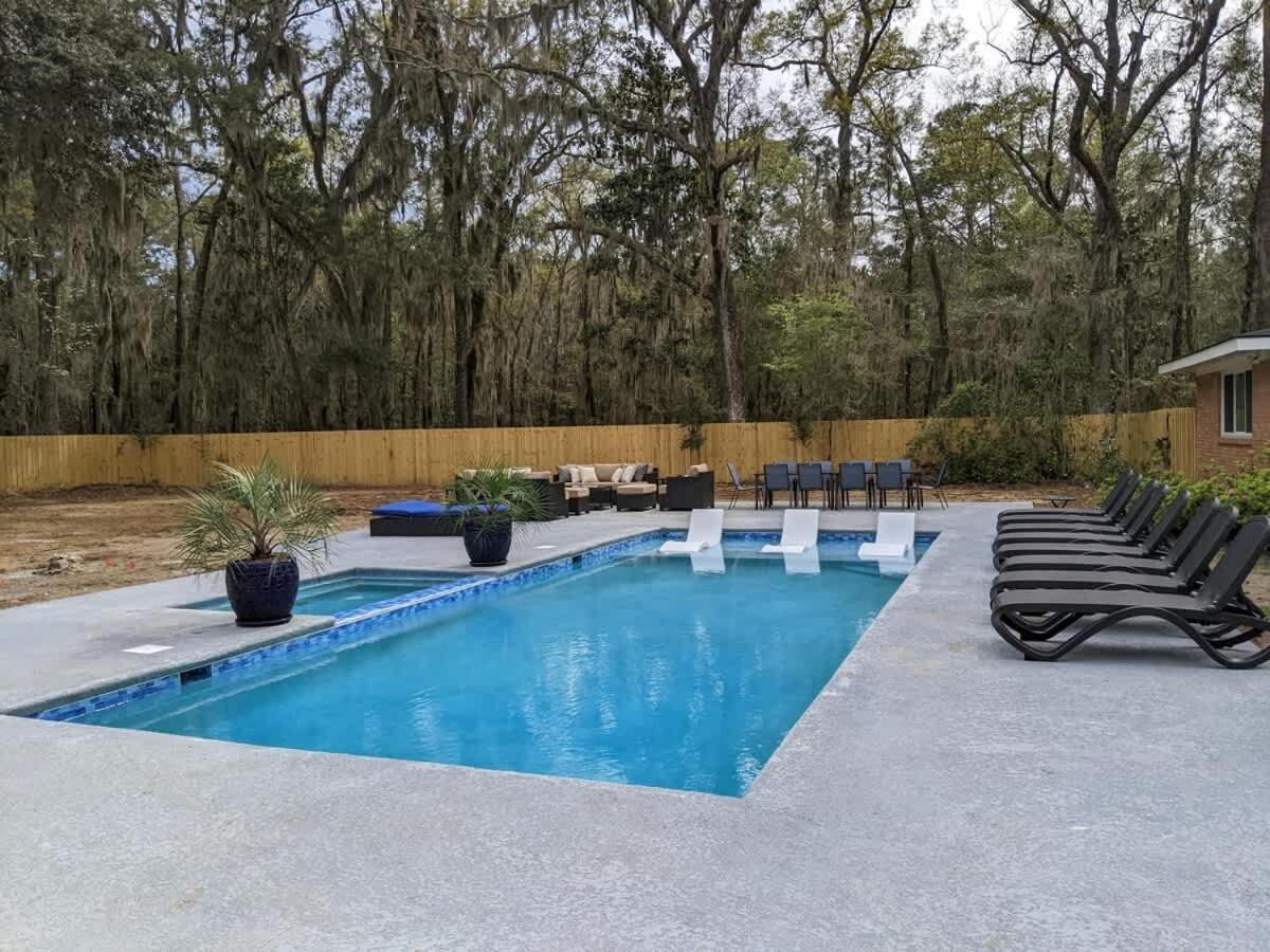 Holiday home Spacious Retreat With Pool - 15 Min To Downtown *