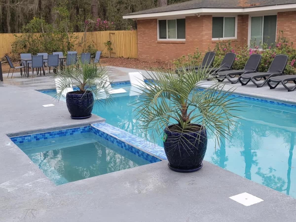 Spacious Retreat With Pool - 15 Min To Downtown *