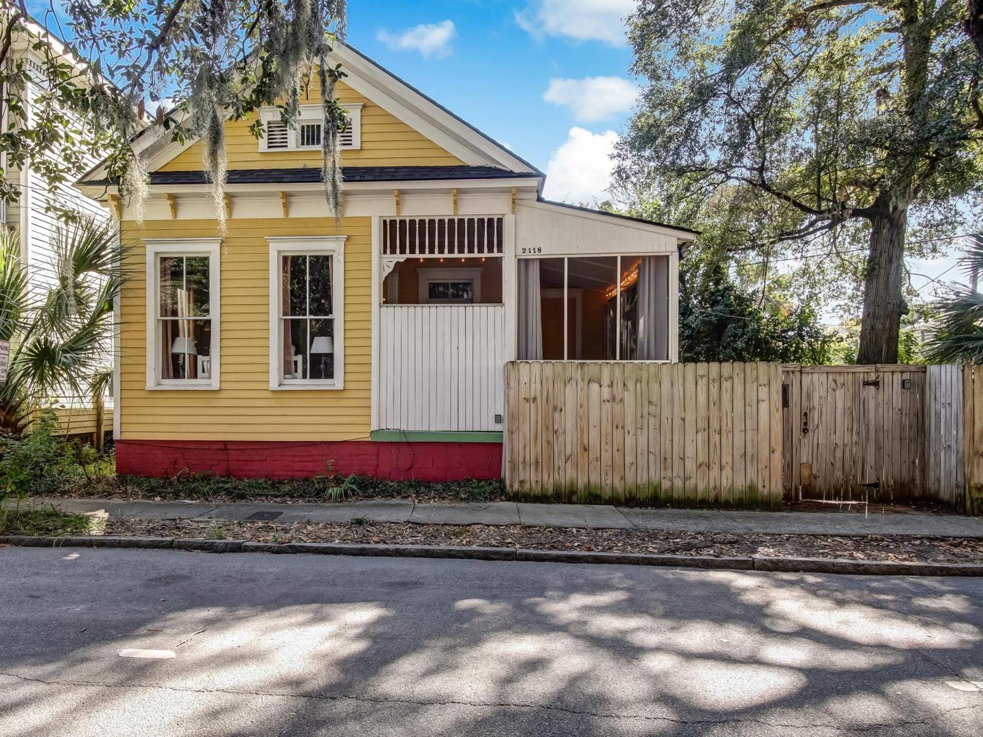 Cute Thomas Square Monthly Heated Pool Access By Southern Belle 1388 Holiday home Savannah