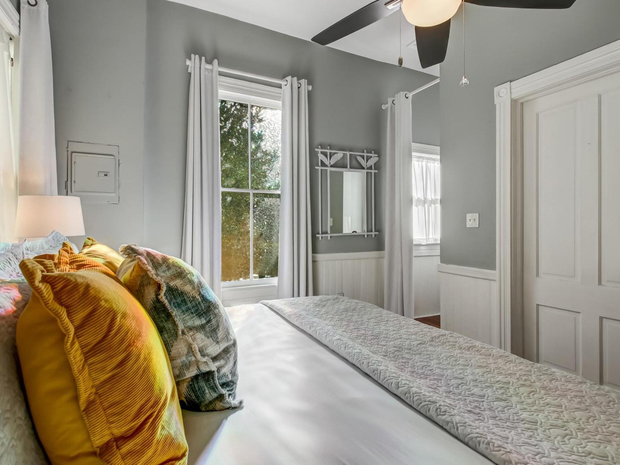 Holiday home Cute Thomas Square Monthly Heated Pool Access By Southern Belle 1388 Savannah