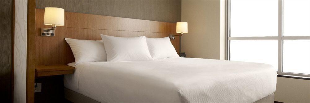 Hyatt Place Airport Hotel