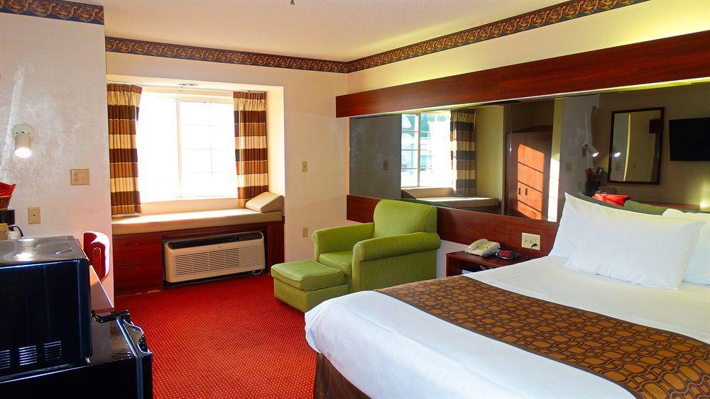 Microtel & By Wyndham Savannah/pooler Hotel