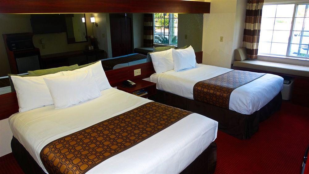 Microtel & By Wyndham Savannah/pooler Hotel