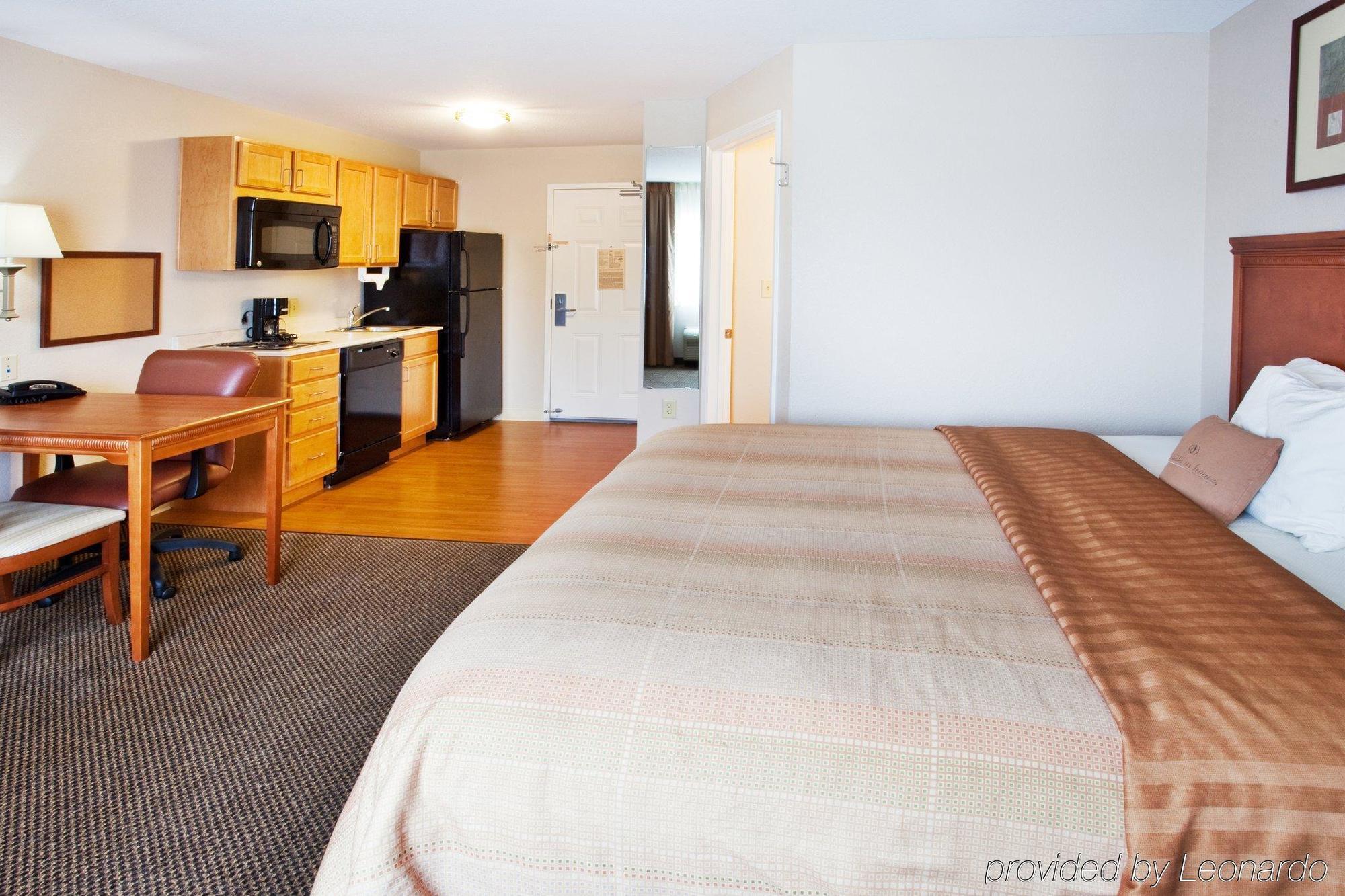 Candlewood Airport By Ihg