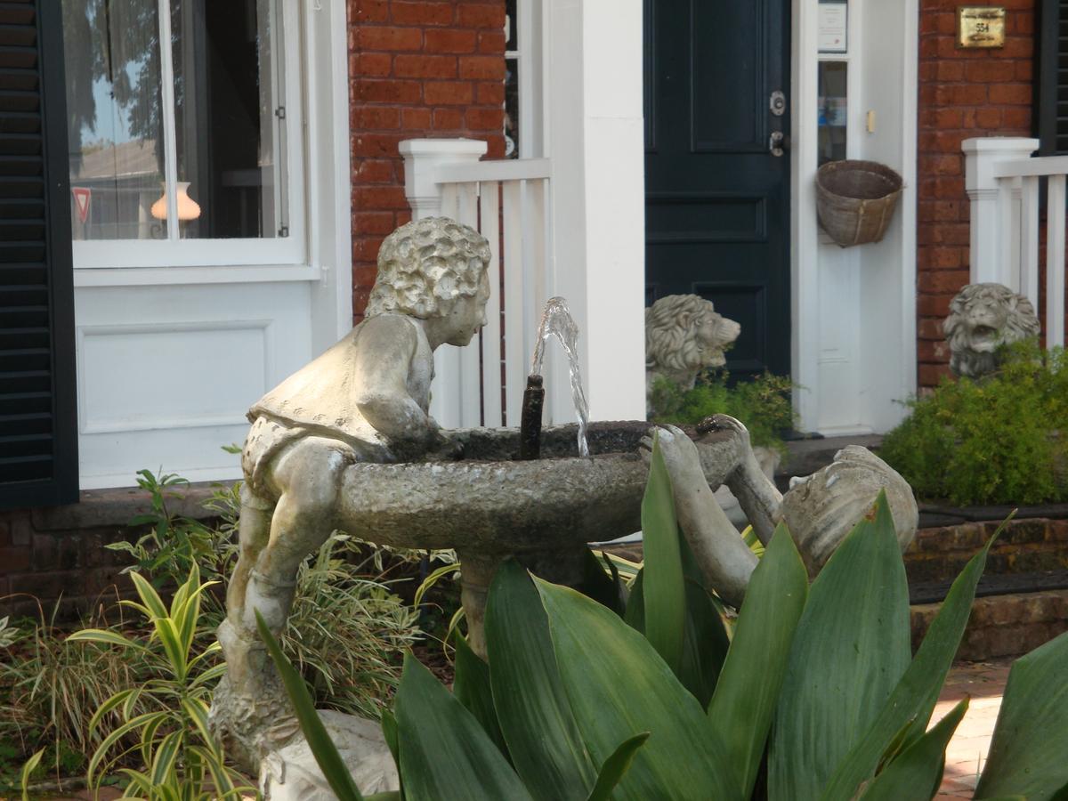 Bed & Breakfast Armstrong Inns 4*