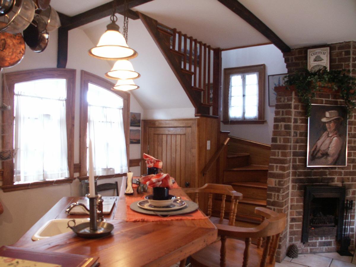 Bed & Breakfast Armstrong Inns