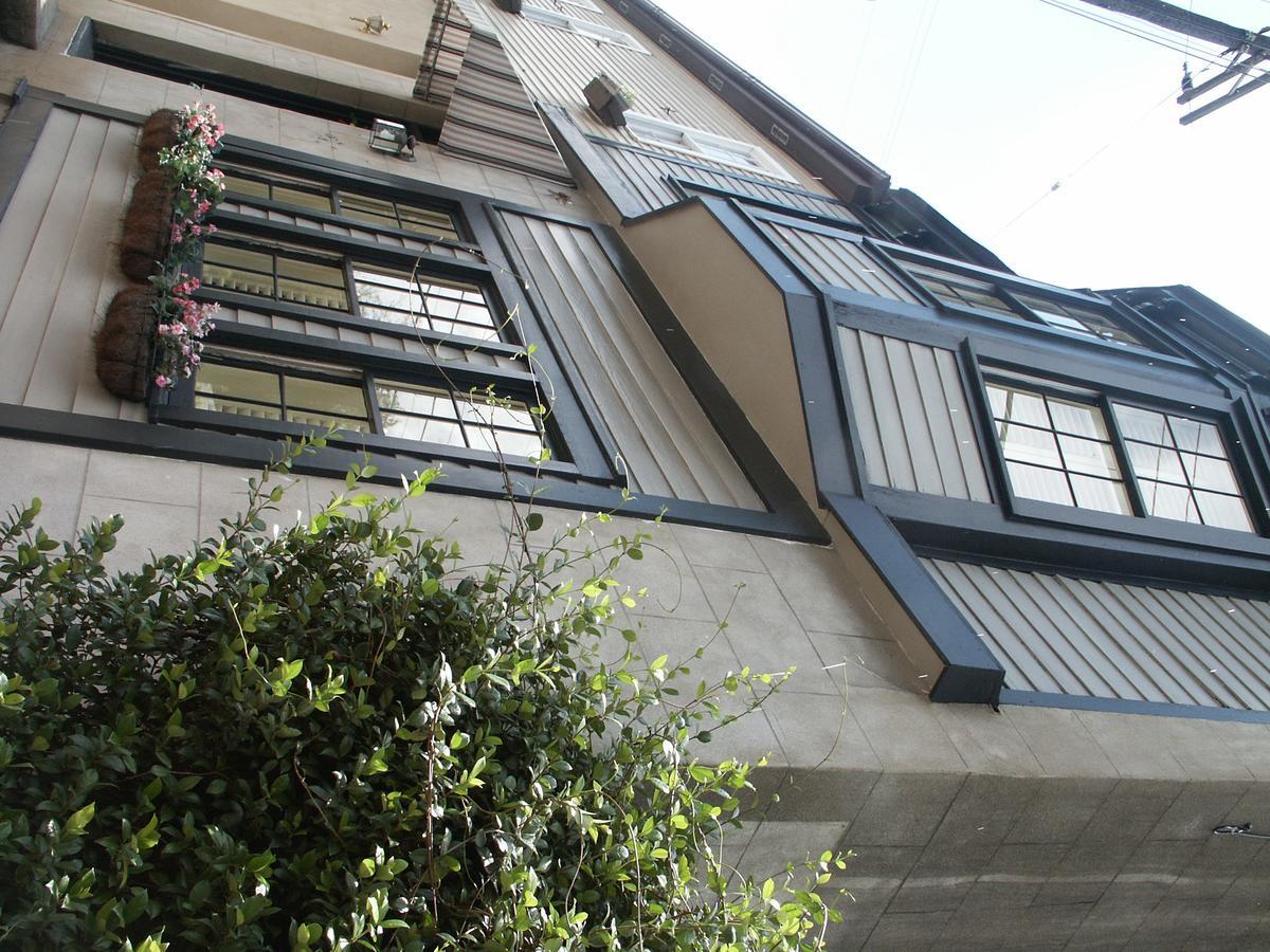 Armstrong Inns Bed & Breakfast 4*