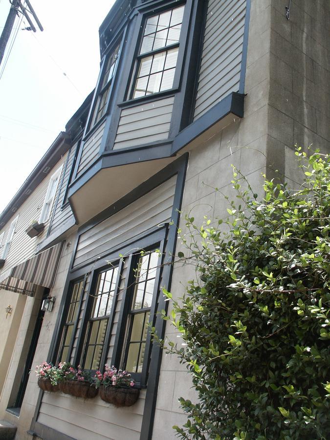 Bed & Breakfast Armstrong Inns 4*