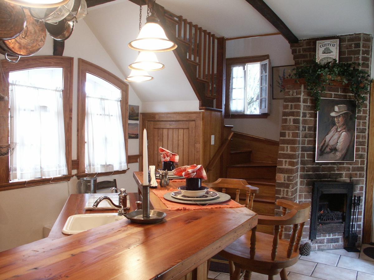 Bed & Breakfast Armstrong Inns 4*