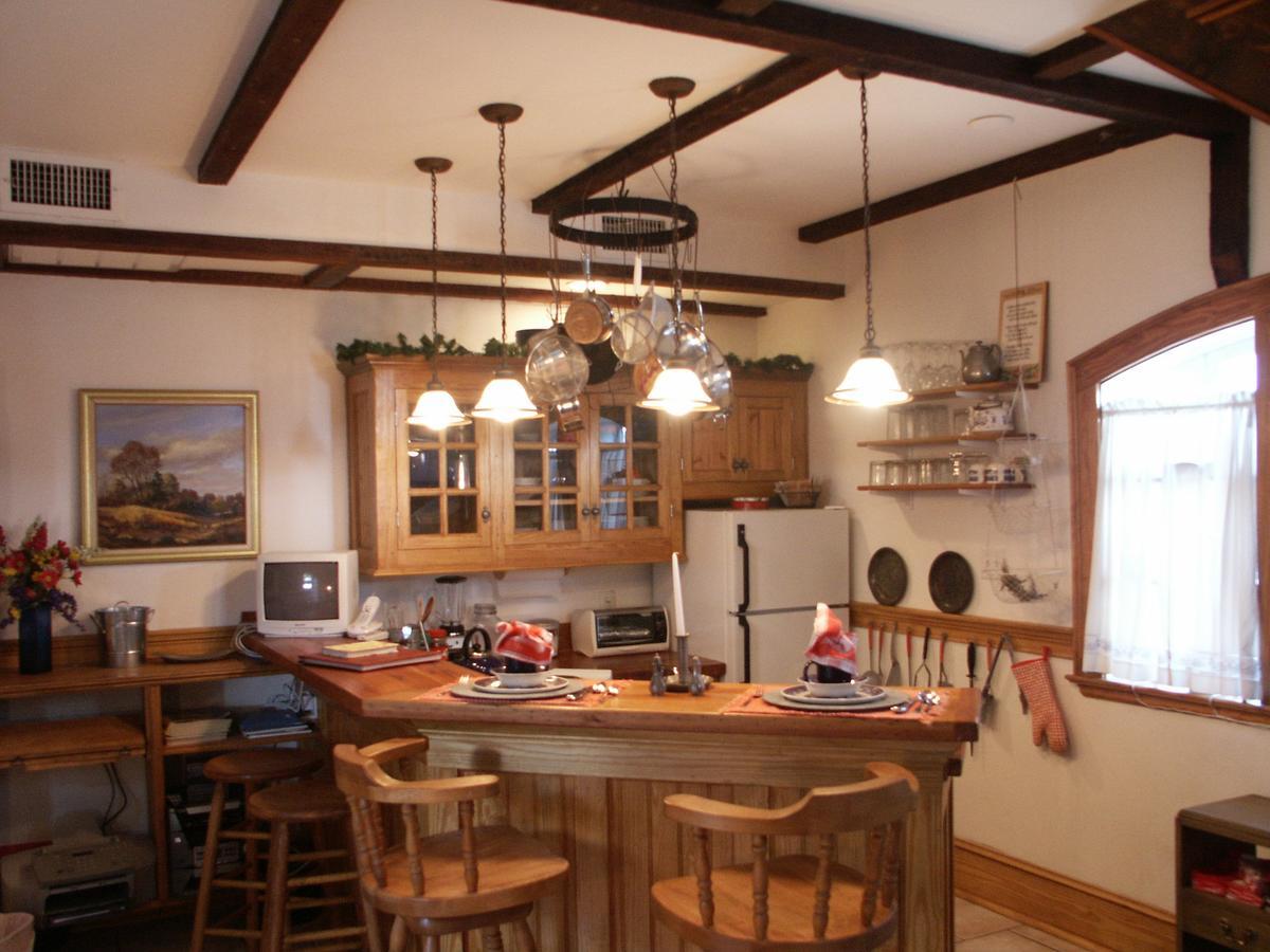 Armstrong Inns Bed & Breakfast 4*