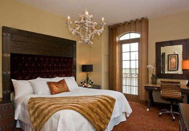 The Bohemian Riverfront, Autograph Collection Hotel