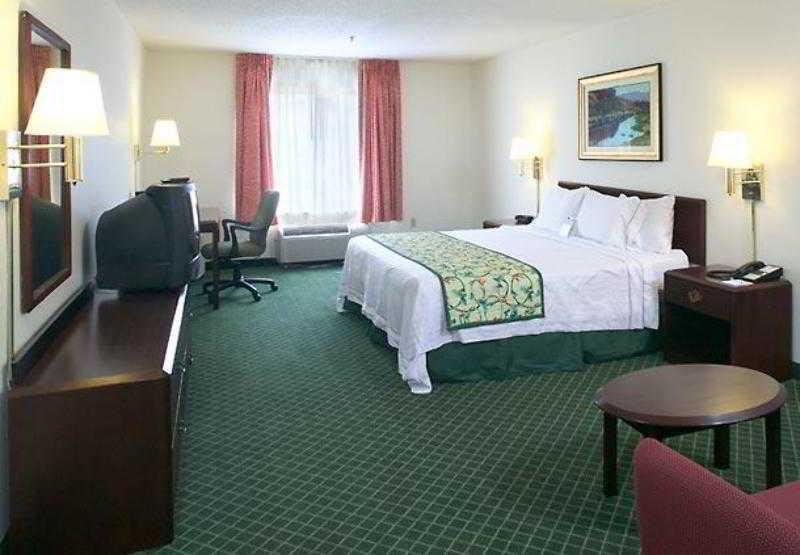 Hotel Fairfield & Airport