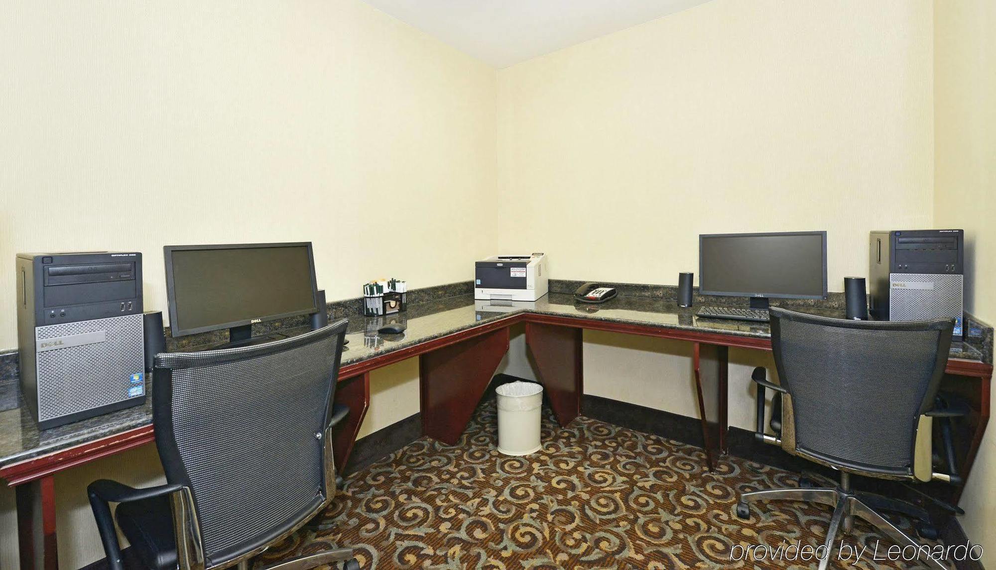 La Quinta By Wyndham Airport - Pooler Hotel