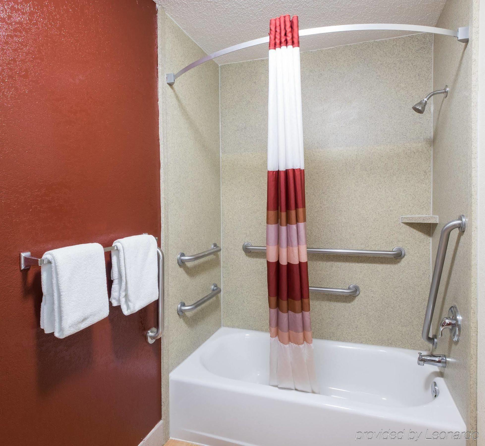 Red Roof & Gateway Hotel 3*