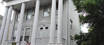 The Confederate House 3* Savannah