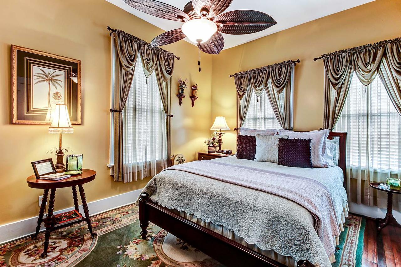 Palm Bed & Breakfast 2*